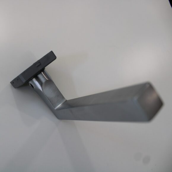 Maniglia cromo satinato per porta interna modello Quadra -1504