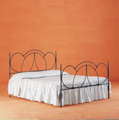 Letto matrimoniale in ferro battuto verniciato nero Portovenere -0
