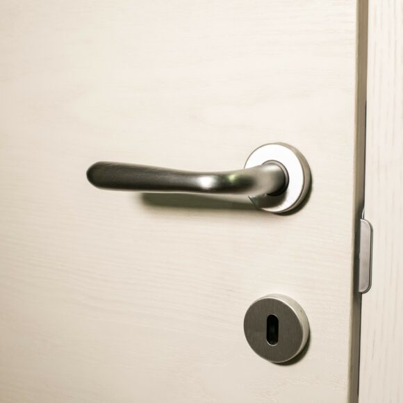 Maniglia cromo satinato per porta interna modello MA1 -474