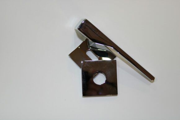 Maniglia cromo lucido per porta interna - mezza destra - COLOMBO modello DEA-679