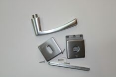 Maniglia cromo satinata per porta interna - mezza destra - modello Seven-1421