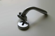 Maniglia cromo satinato per porta interna modello Colombo Robot -700