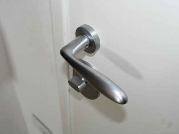 Maniglia cromo satinato per porta interna modello Glasgow-1495