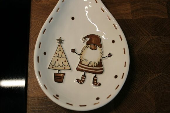 Poggiamestolo in ceramica con disegno natalizio e decori color oro-1245