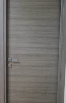 Porta interna grigio cenere a battente