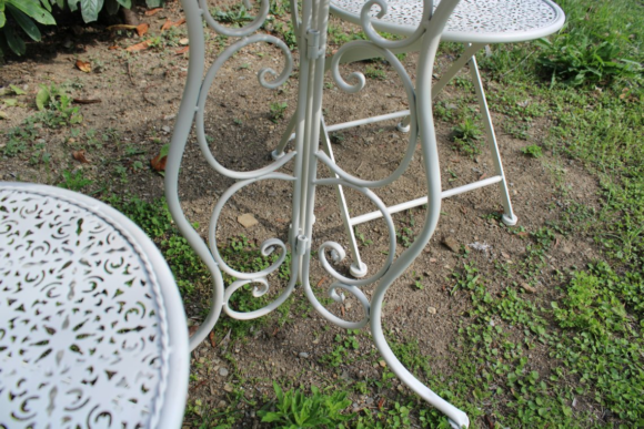 Set Bistrot da giardino in metallo traforato Bianco 2 sedie e 1 tavolino-1908