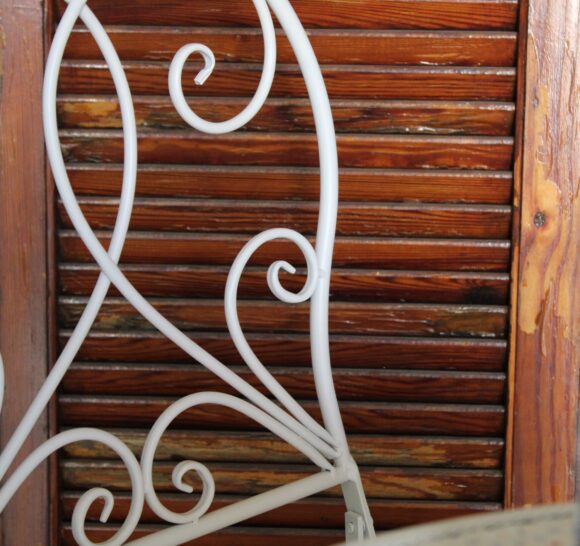 Set Bistrot da giardino in metallo traforato Bianco 2 sedie e 1 tavolino-1595