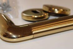 Maniglia oro lucido e oro satinato per porta interna - mezza destra - modello Aalborg