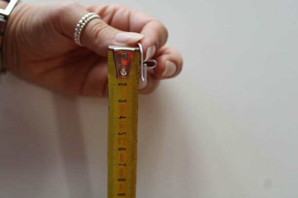 GANCIO per tenda senza fori MARRONE, gancio per serramenti in PVC e legno sp. mm. 16/18 - Gancio corto-1578