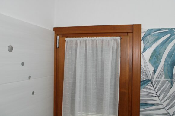 GANCIO per tenda senza fori MARRONE, gancio per serramenti in PVC e legno sp. mm. 16/18 - Gancio corto-1576