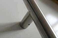Maniglione in acciaio inox satinato per porta blindata a forma cilindrica-1620