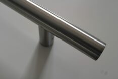 Maniglione in acciaio inox satinato per porta blindata a forma cilindrica-0