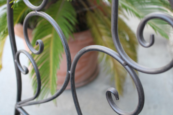 Set Bistrot da giardino in metallo Nero Marrone Riccioli 2 sedie e 1 tavolino-1906