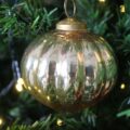 Pallina di Natale in vetro Colore Oro Decoro natalizio forma Pigna Grande da Ø 8 cm. -0