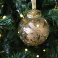 Pallina di Natale in vetro Colore Oro Decoro natalizio forma Sfera Trasparente e Oro da Ø 7 cm. -0