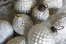 Palline di Natale in vetro Bianco - Bianco anticato - Decoro natalizio - forme e dimensioni varie-0