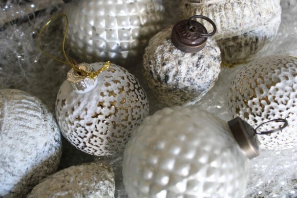 Palline di Natale in vetro Bianco - Bianco anticato - Decoro natalizio - forme e dimensioni varie-0