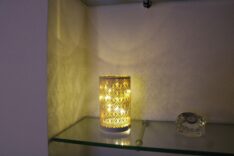 Lampade porta tealight in vetro decorato con luci a led - Nero/Oro e Bianco/Oro - cm. cm. Ø 9 x 15 H-1757