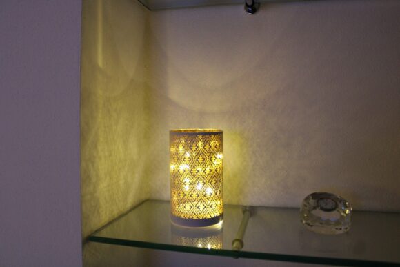 Lampade porta tealight in vetro decorato con luci a led - Nero/Oro e Bianco/Oro - cm. cm. Ø 9 x 15 H-1757