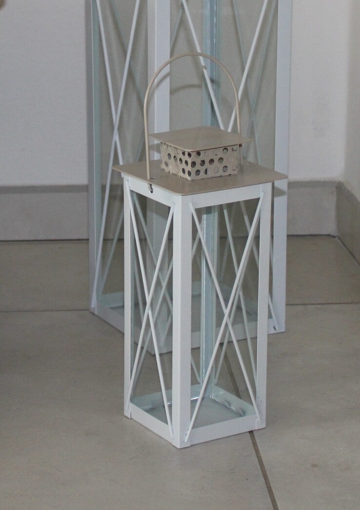 Lanterna in metallo Bianco con tetto ecrù a base quadrata cm. 10 x 10 x 23 H - 29 H-0